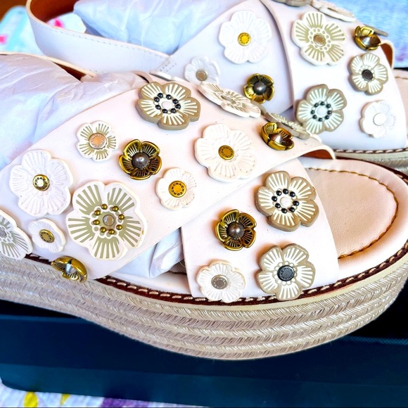 Coach Metallic white espadrille platform sandals with metallic flower studs. - Picture 4 of 11